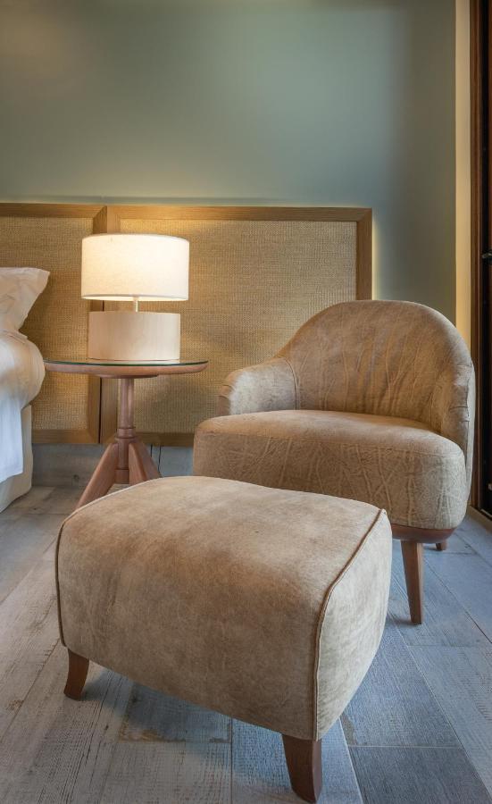 Suite with Hot Tub,1238991868:JPEG